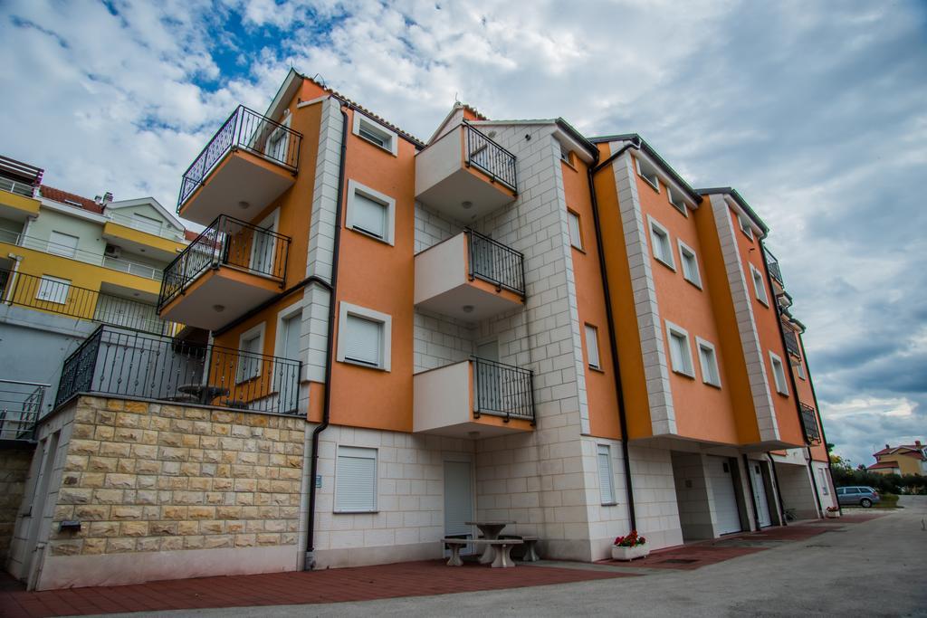 Apartments Nina Проманья Экстерьер фото