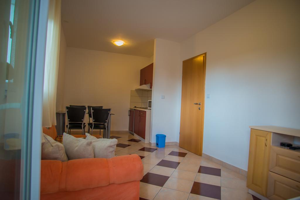 Apartments Nina Проманья Экстерьер фото