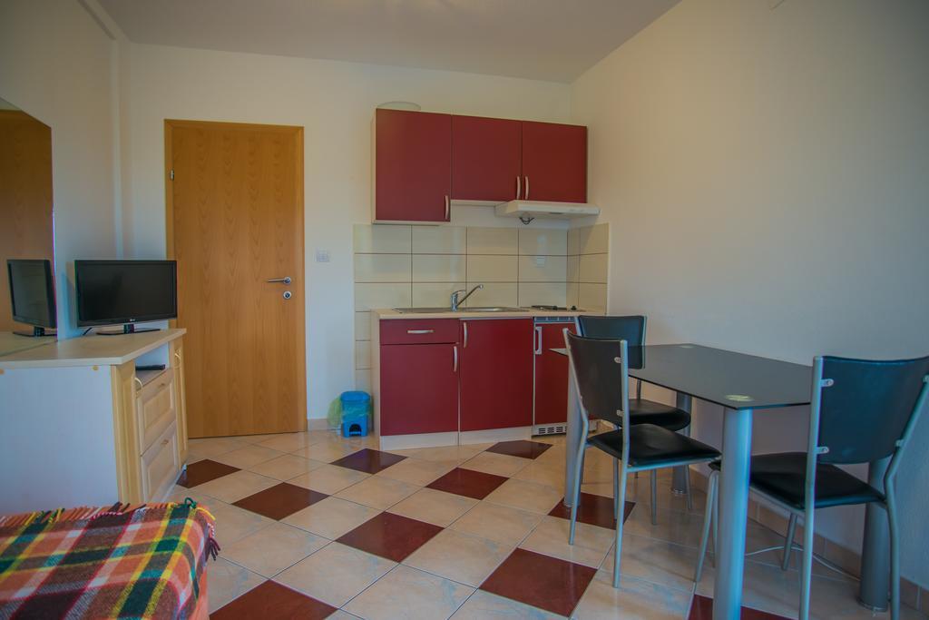 Apartments Nina Проманья Экстерьер фото